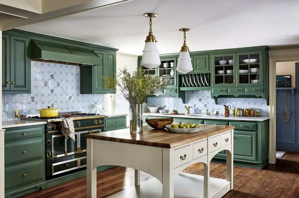 Are green kitchen cabinets still in style