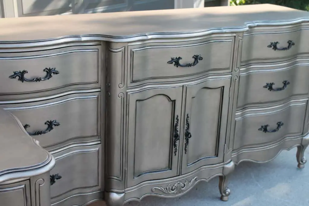 How do you paint wood furniture silver?