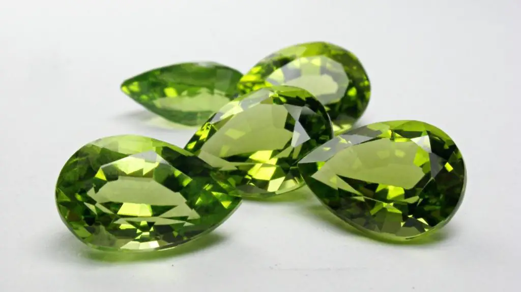 What color is the peridot in August?