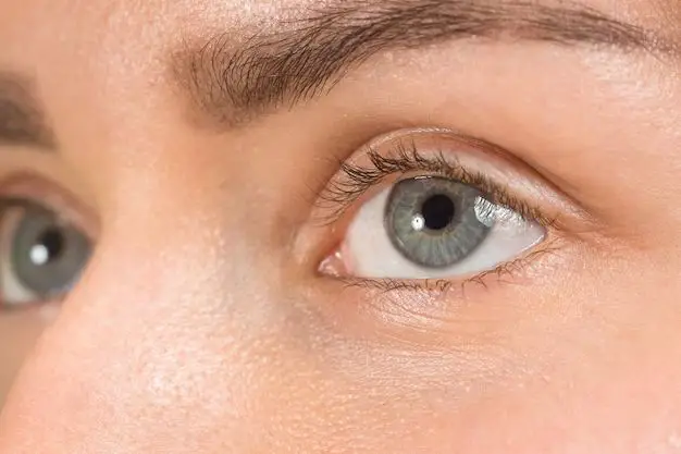 Do grey eyes exist naturally?