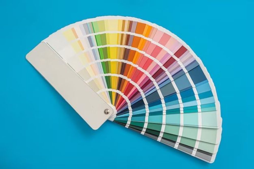 What is an example of a complementary color scheme in interior design?
